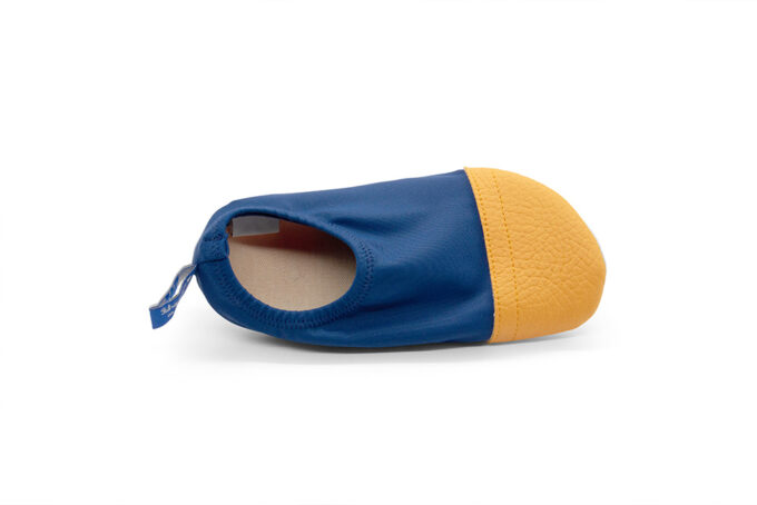 chaussons d'eau pour enfants, idéals pour l'apprentissage de la marche et les premiers pas. Sensation pieds nus. Collection made in France. Collection "les pas petits"