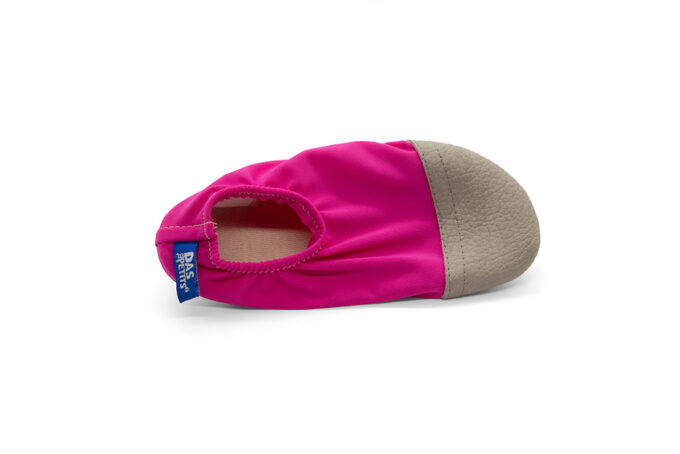 chaussons d'eau pour enfants de couleur rose. semelle souple, chaussons idéals pour la mer, la piscine. Collection "les petits bonbons"