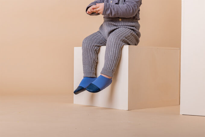 chaussons bébés-enfants avec une semelle souple pour les premiers pas et l'apprentissage de la marche. Collection " Les petits éléphants"