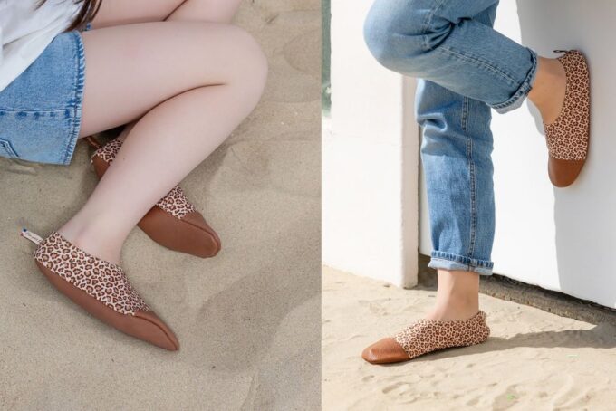 Chaussons duo pour enfants et adultes version léopard très à la mode