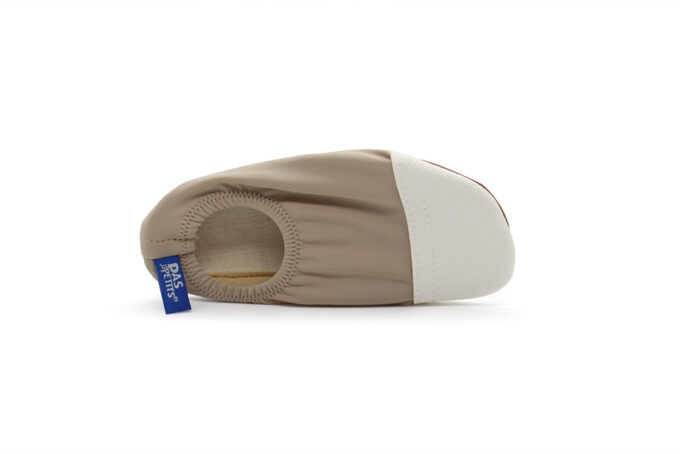 chaussons enfants tout terrain antidérapants, sensation pieds nus. Collection "les petits noisettes bouts blancs"