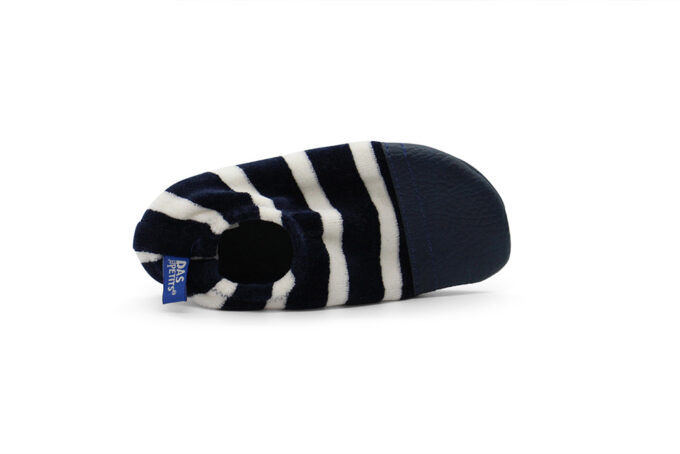 chaussons enfants d'intérieur velours bleu marine et blanc antidérapants. Collection "les velours matelots"