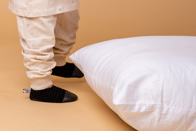 Chausson souple Les Velours Noirs. Chaussons d'intérieur. Pour les enfants