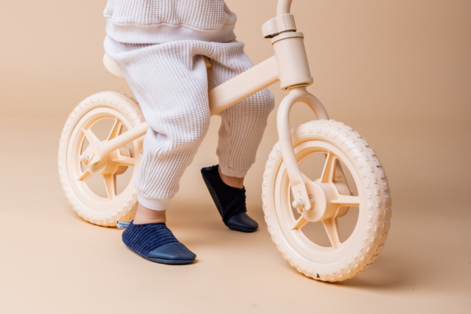Les Petits Velours Bleu Profond, une paire de chaussons chaude pour l'hiver