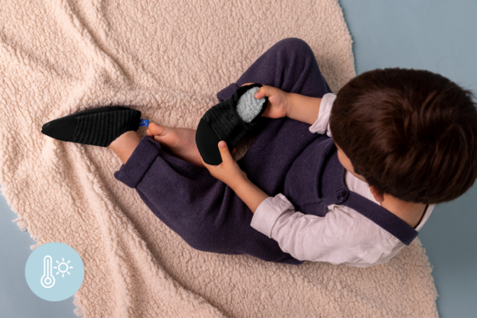 Chaussons d'interieur en velours noir pour la maison