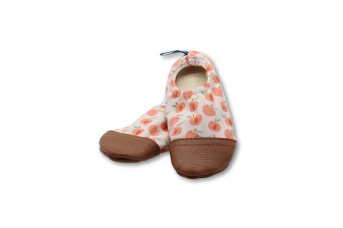 Les Petites Pêches sur fond blanc