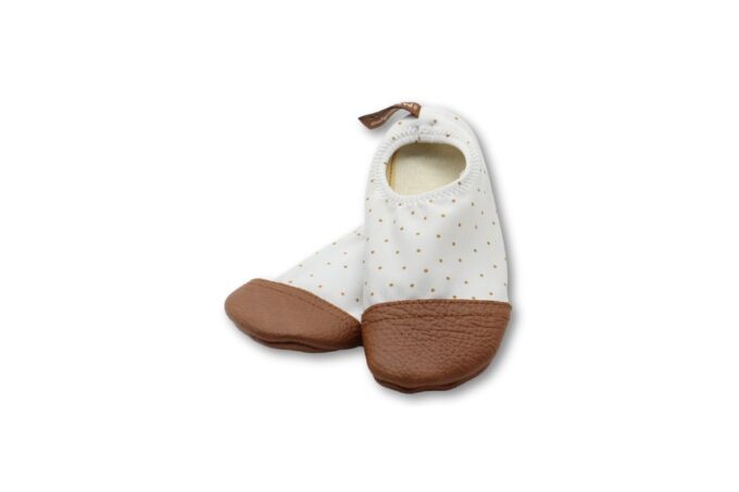 la paire de petits pois sur fond blanc