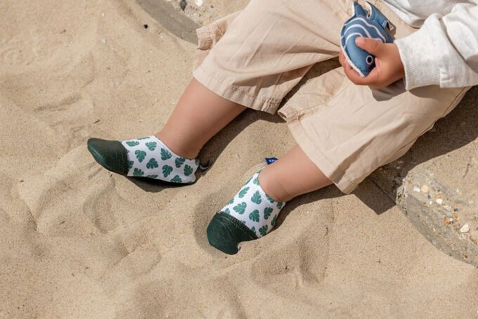 Chaussons tout terrain sur le sable, motif Palme