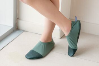 Chaussons souples motif vert foncé uni