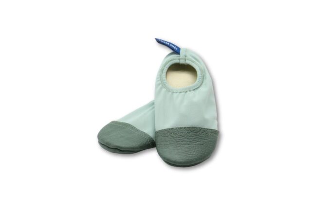 le modèle de chausson les petits citrons verts sur fond blanc