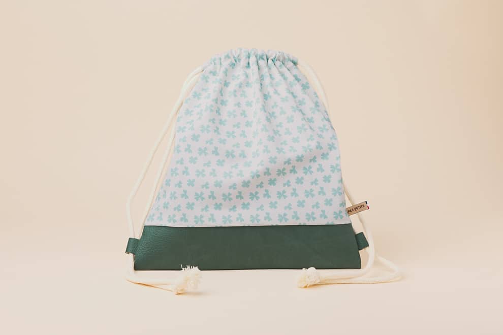 Les Petits Sacs Trèfles de face sur fond blanc