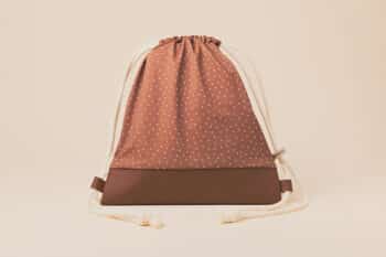 Les Petits Sacs Pois de face sur fond blanc