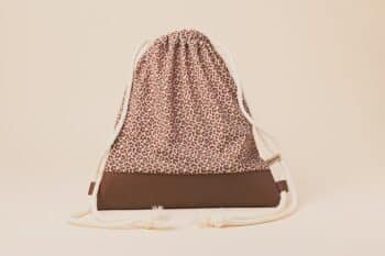 Les Petits Sacs Léopard de face sur fond blanc