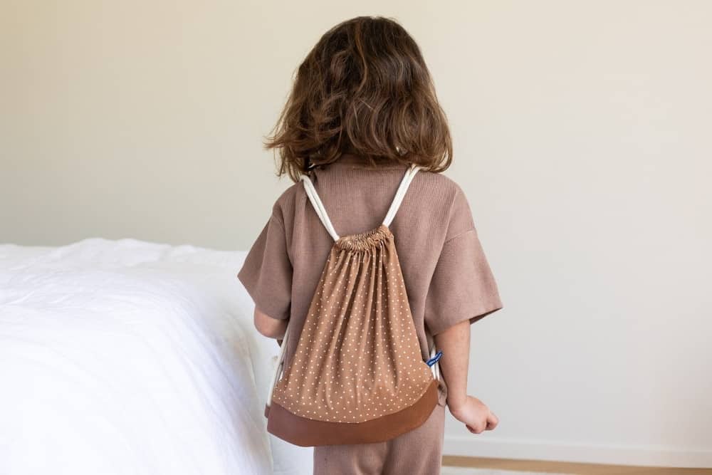 Petit sac à dos marron clair à motif pois pour enfant