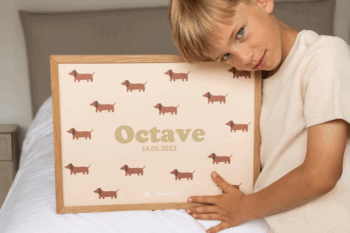 Affiche personnalisée prénom beige avec motif petits teckels