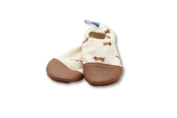 Chaussons souples au motif teckels sur fond blanc
