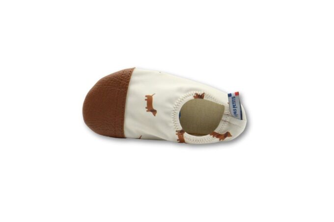 Chaussons souples au motif petits teckels sur fond blanc