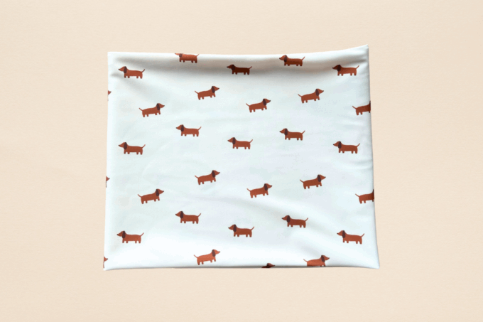 Tours de cou au motif petits teckels