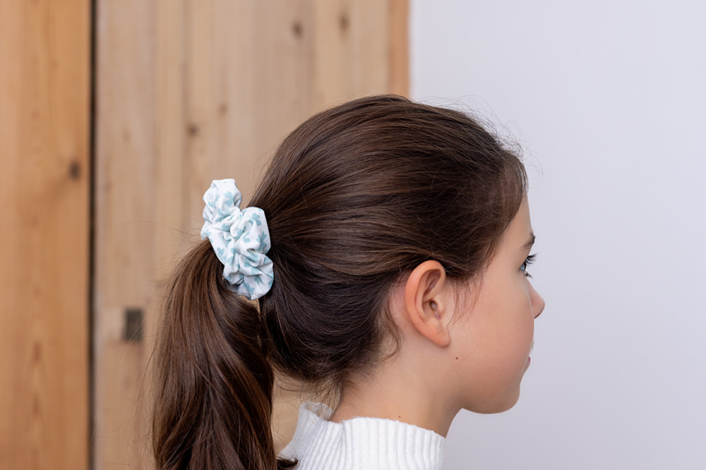 Chouchou Trèfles dans les cheveux