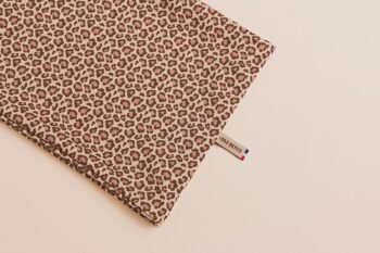 Les Petits Tours de cou Léopard sans doublure à plat sur fond blanc