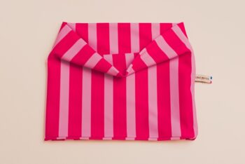 Les Petits Tours de cou Marins Grenadine sans doublure de face sur fond blanc