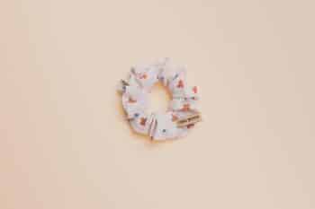 Les Petits Chouchous Fleurs sur fond blanc