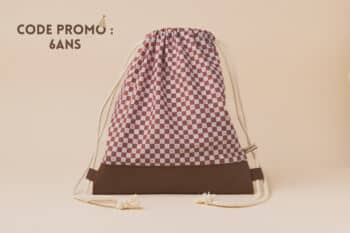 Les Petits Sacs Damiers de face sur fond blanc