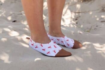 Les Petits Homards aux pieds d'une femme