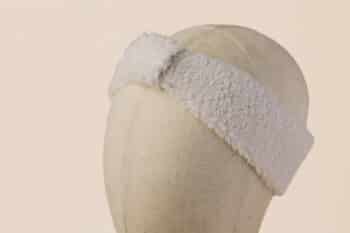 Les Petits Bandeaux Bouclettes Ivoire sur fond blanc