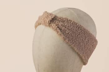 Les Petits Bandeaux Bouclettes Noisettes sur fond blanc